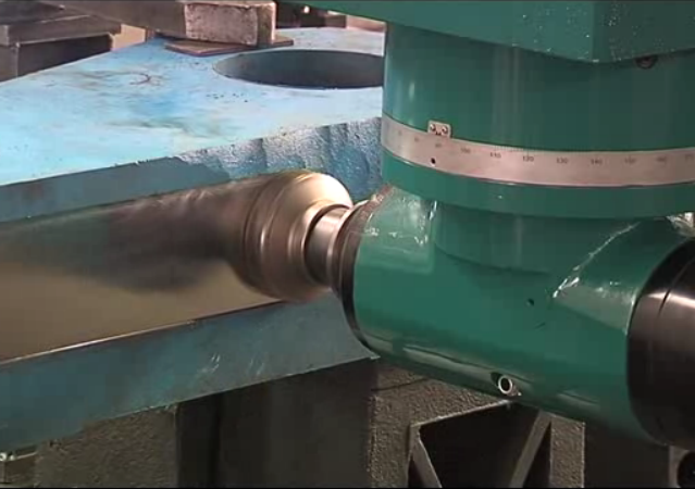 聯(lián)手常州銘源精密有限公司對(duì)客戶現(xiàn)場(chǎng)的進(jìn)口機(jī)床附件銑頭進(jìn)行維修保養(yǎng)